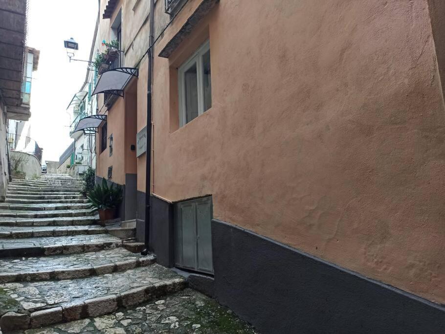 Intero Alloggio - Centro Storico - La Tana Di Aldo- 150 M Da Pepe In Grani Caiazzo Exterior photo